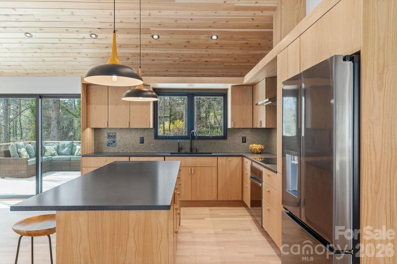 Listing Photo 14