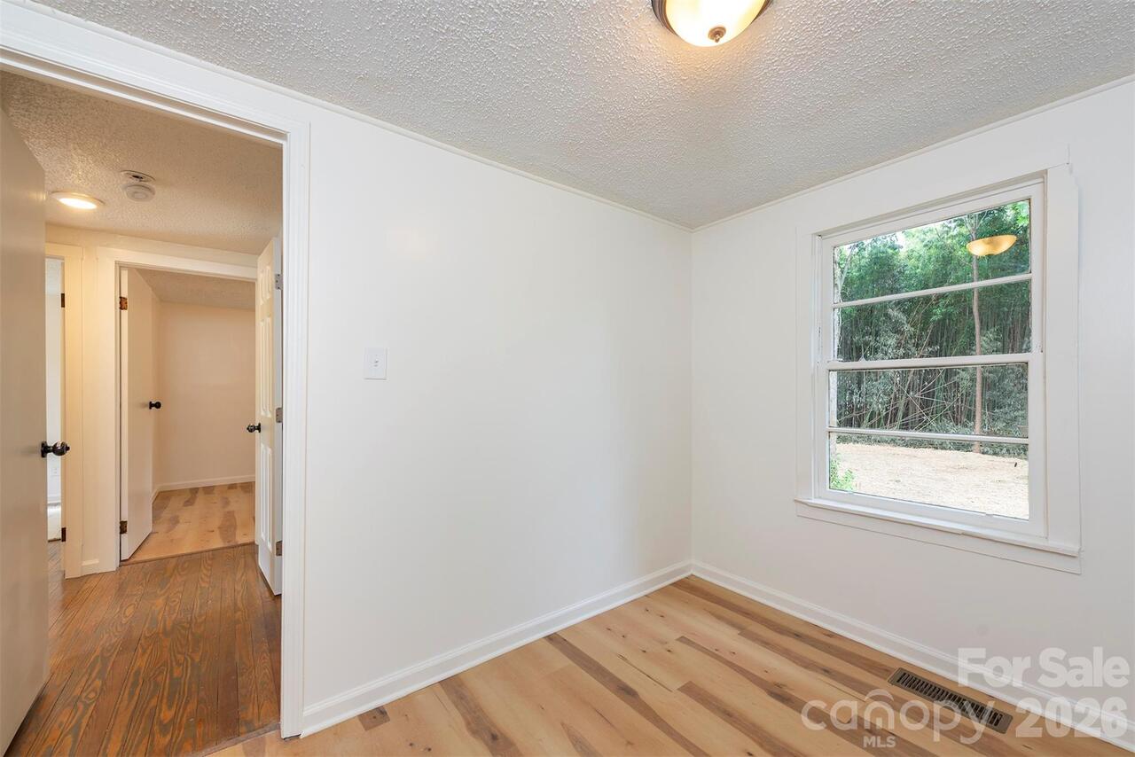 Listing Photo 14
