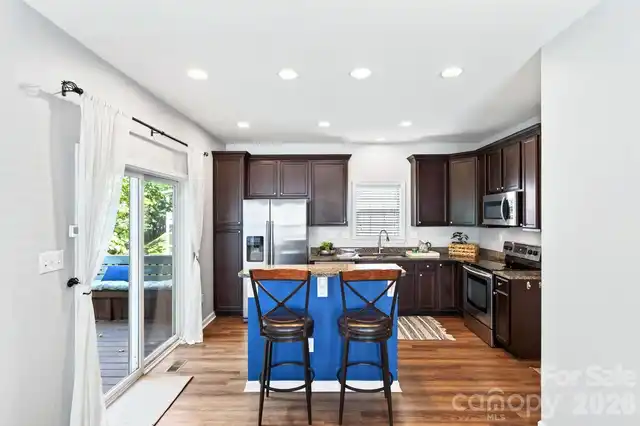 Listing Photo 8