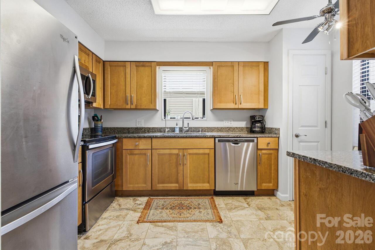 Listing Photo 11