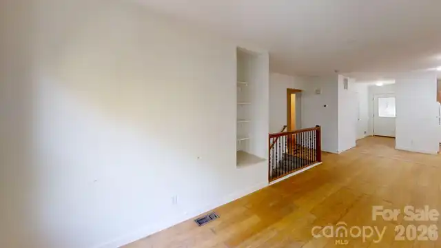 Listing Photo 9