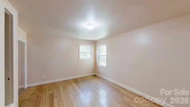 Listing Photo 12