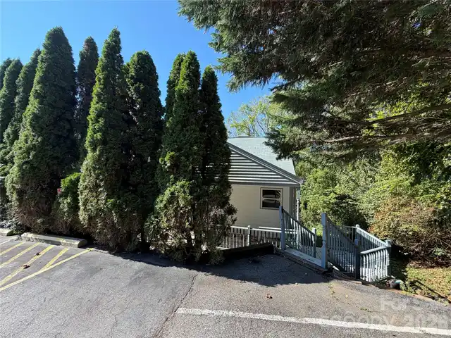 Listing Photo 38