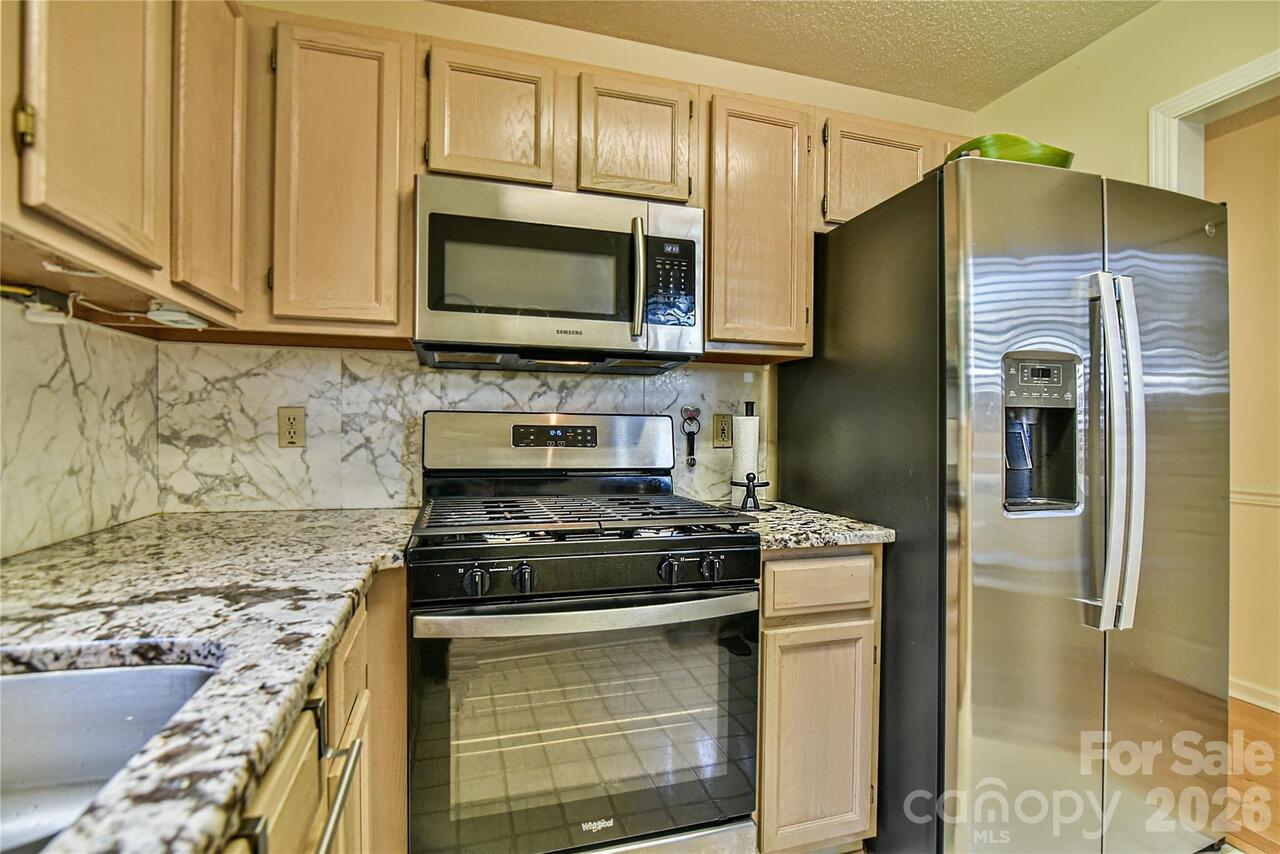 Listing Photo 8