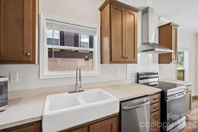 Listing Photo 10