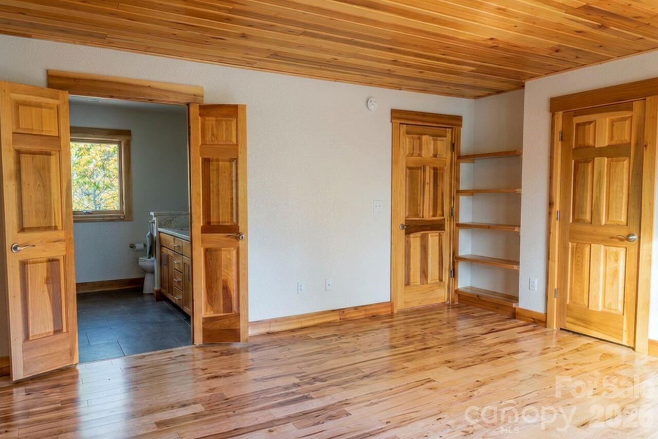 Listing Photo 14