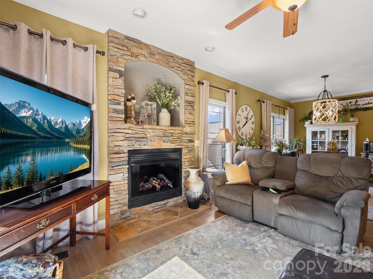Listing Photo 12