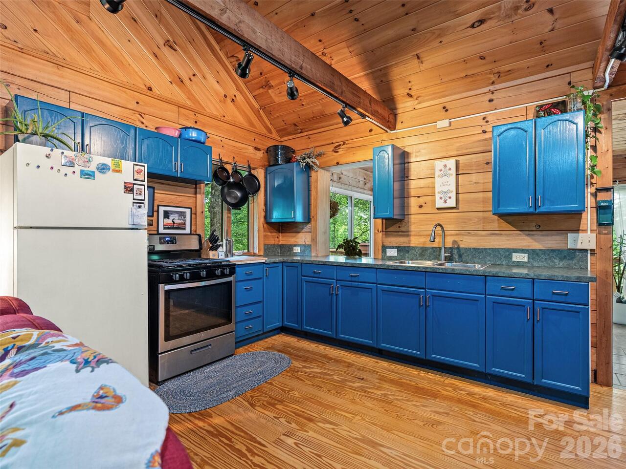 Listing Photo 8