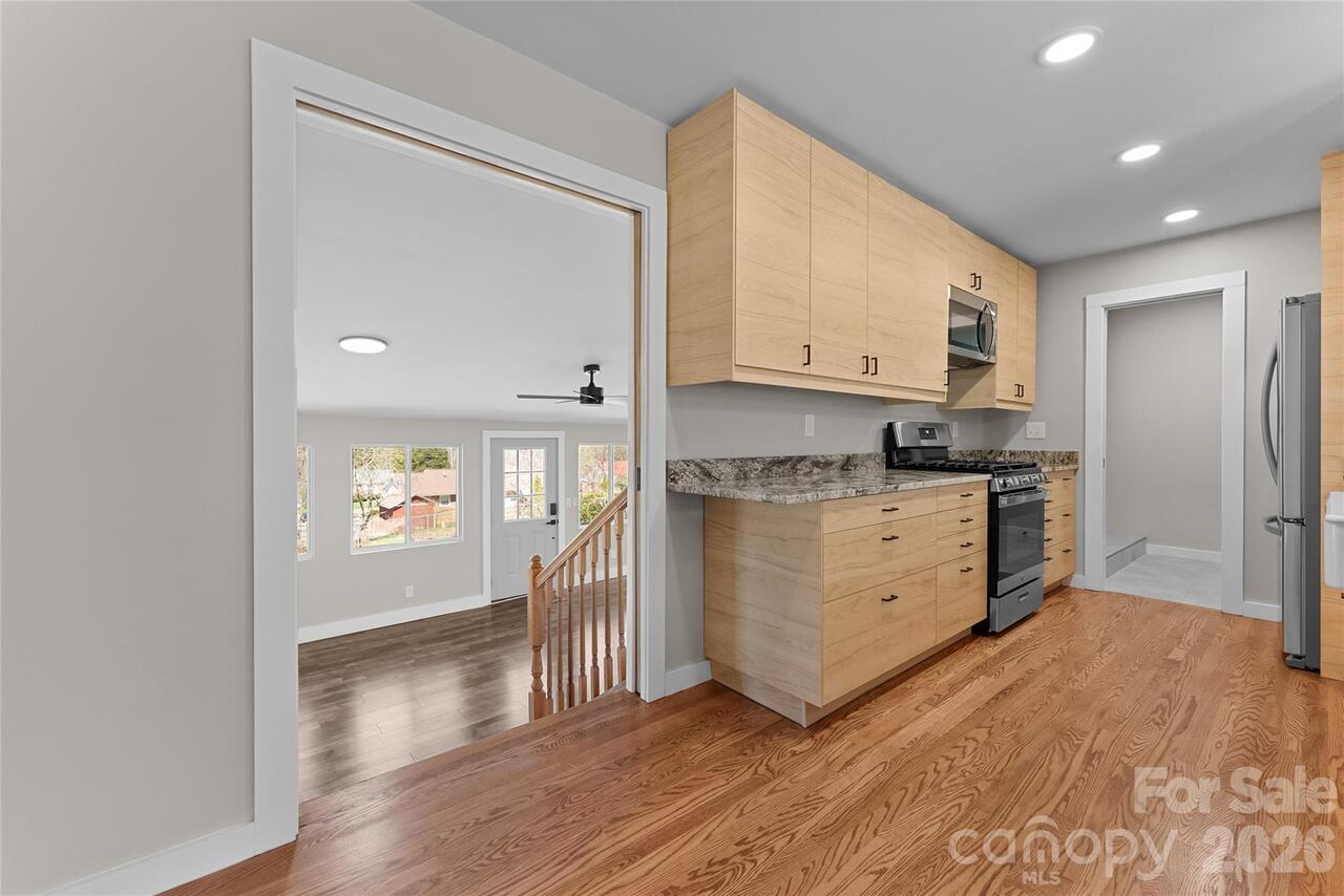 Listing Photo 11