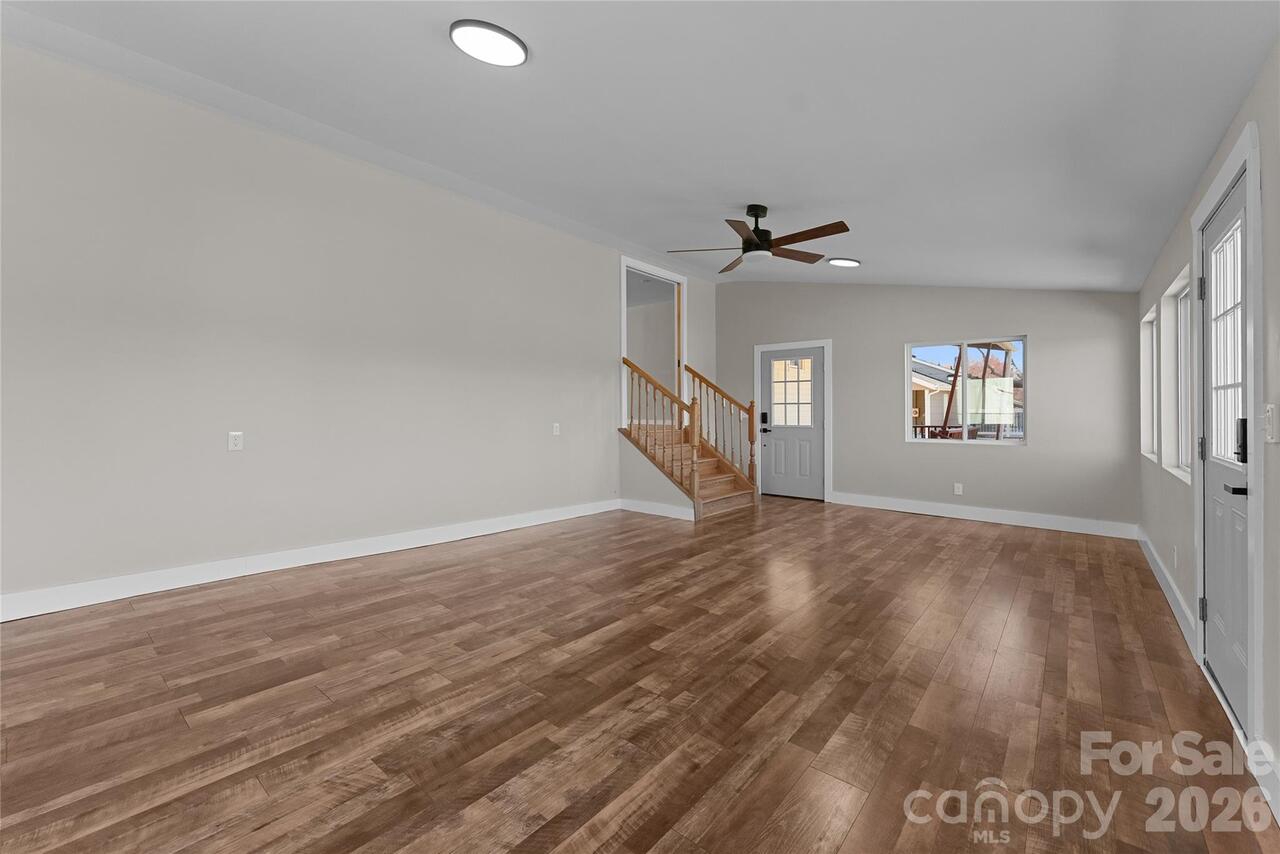 Listing Photo 14