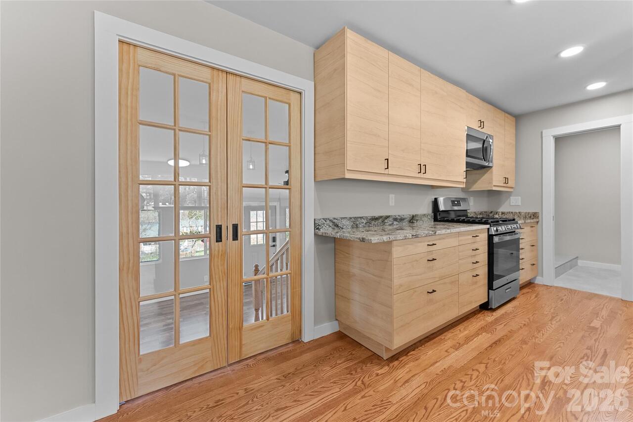 Listing Photo 10