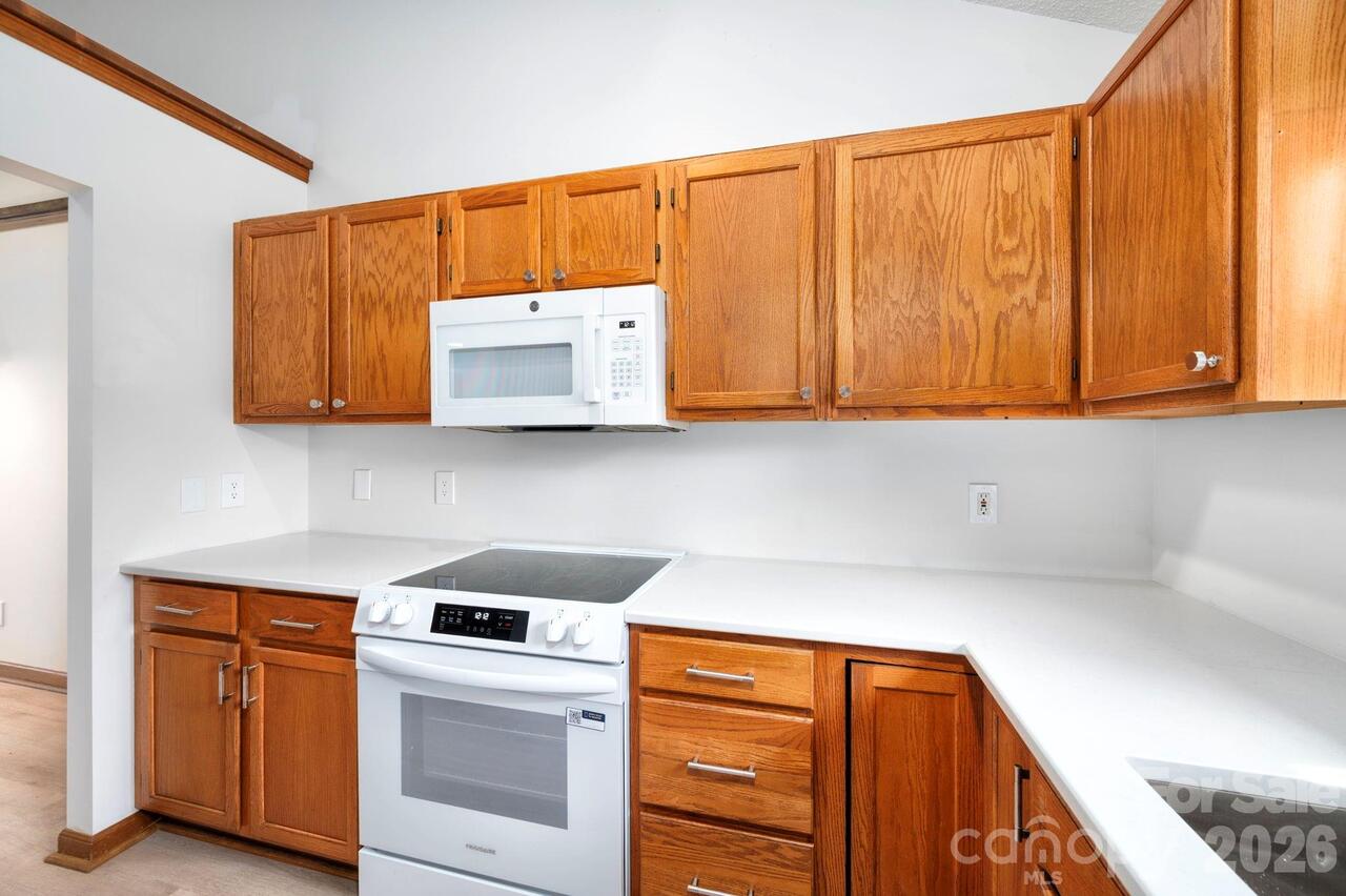 Listing Photo 8