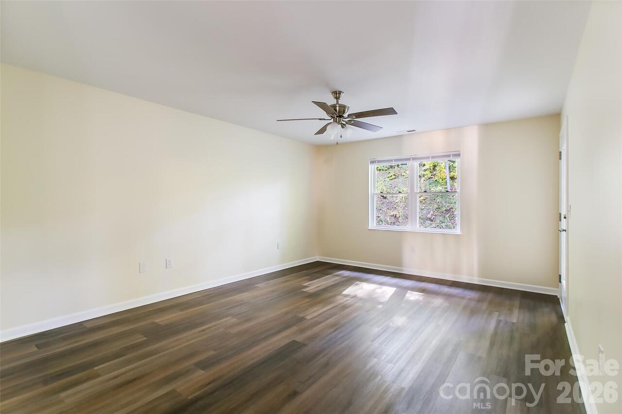 Listing Photo 14