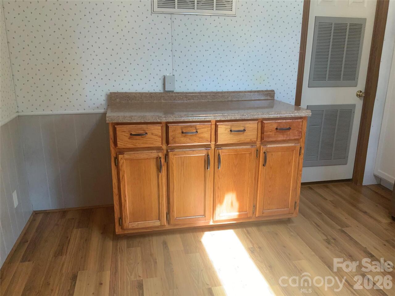 Listing Photo 8