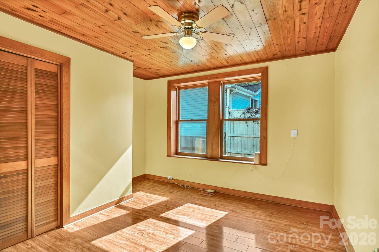 Listing Photo 9