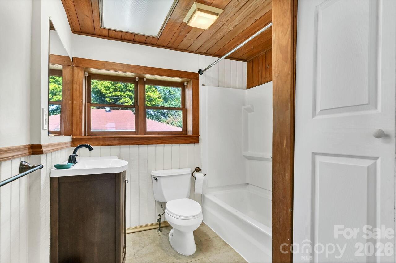 Listing Photo 11