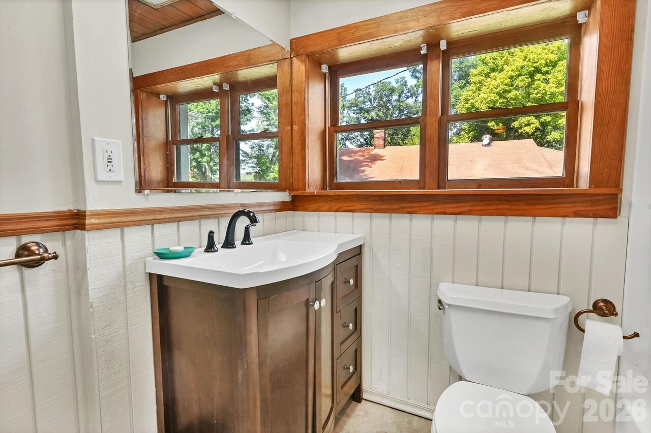 Listing Photo 12