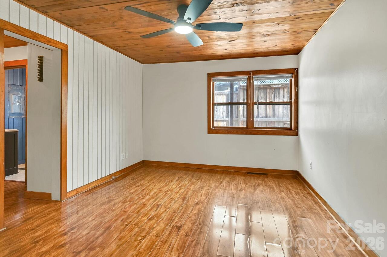 Listing Photo 14