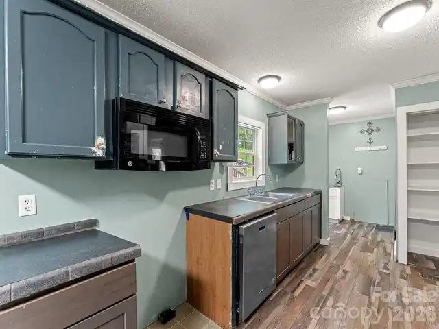 Listing Photo 11