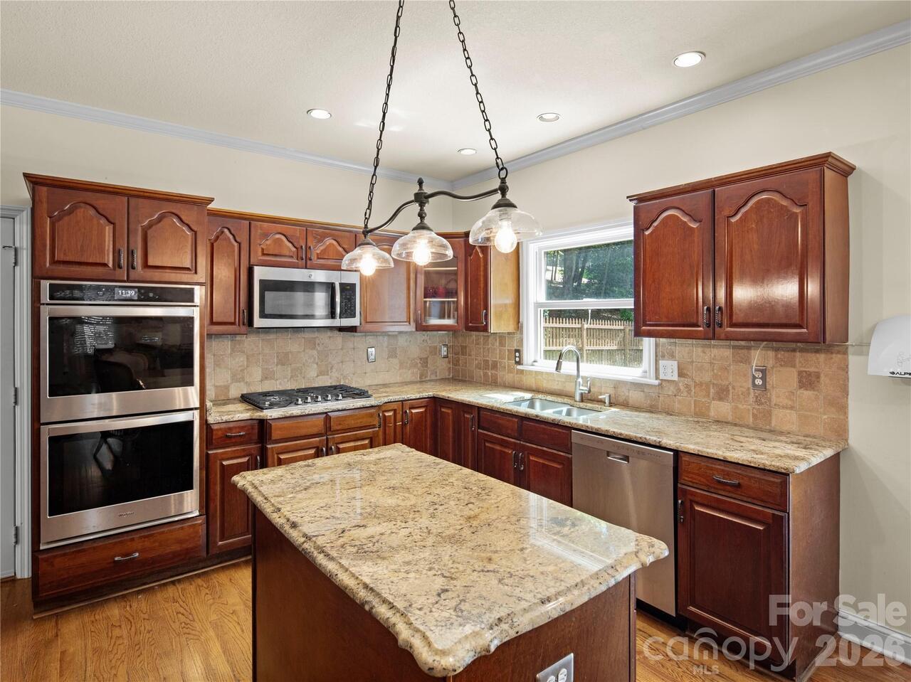 Listing Photo 8