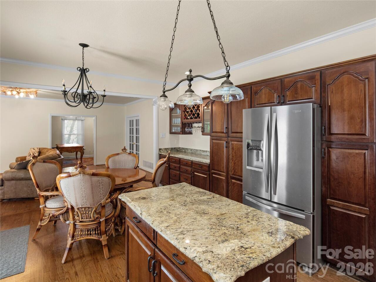 Listing Photo 11