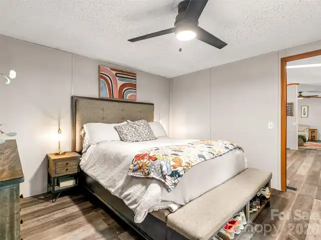 Listing Photo 14