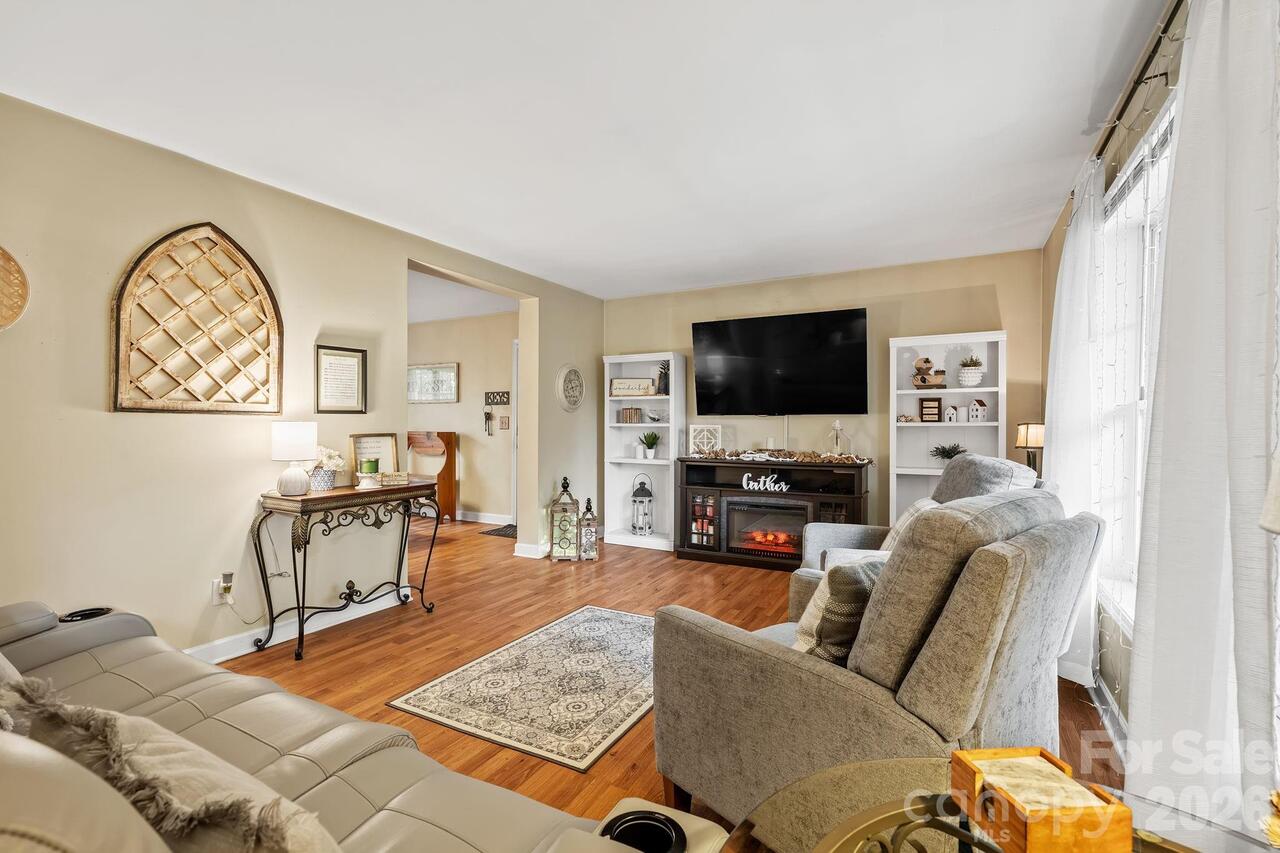 Listing Photo 8