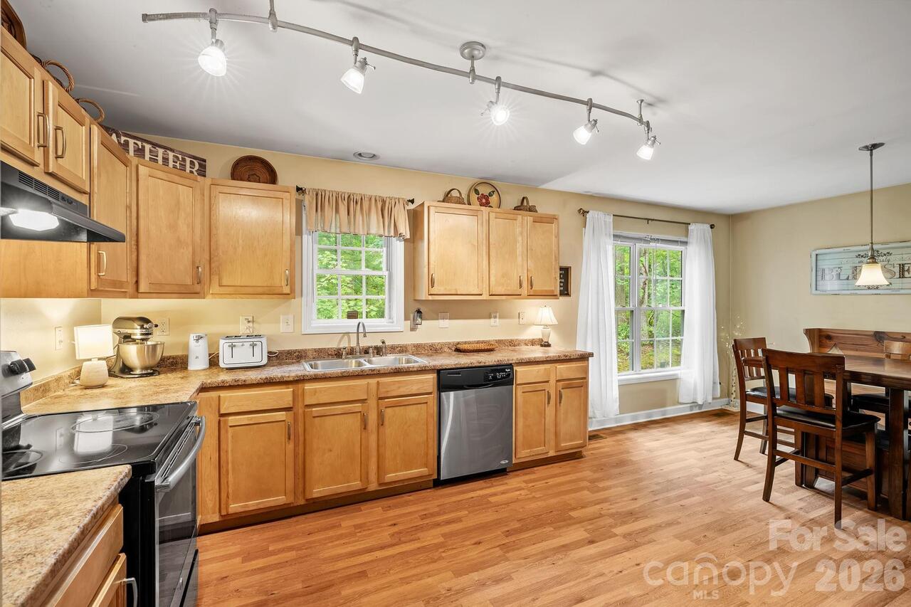 Listing Photo 11
