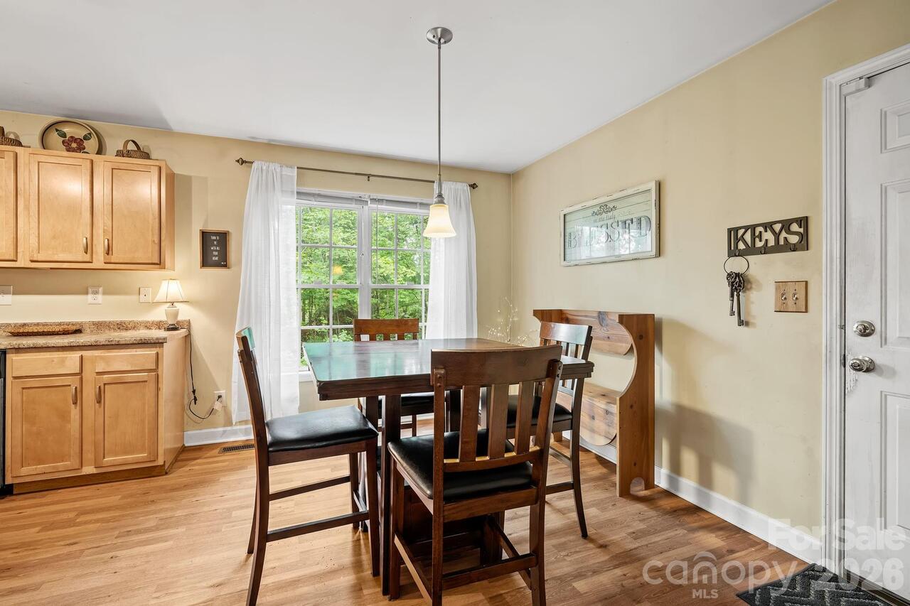 Listing Photo 12