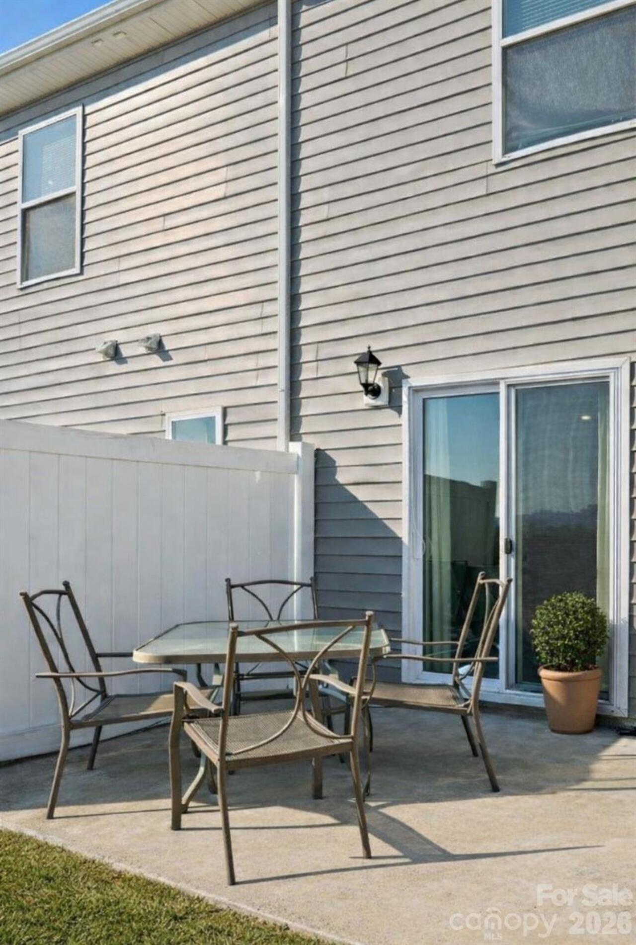 Listing Photo 10