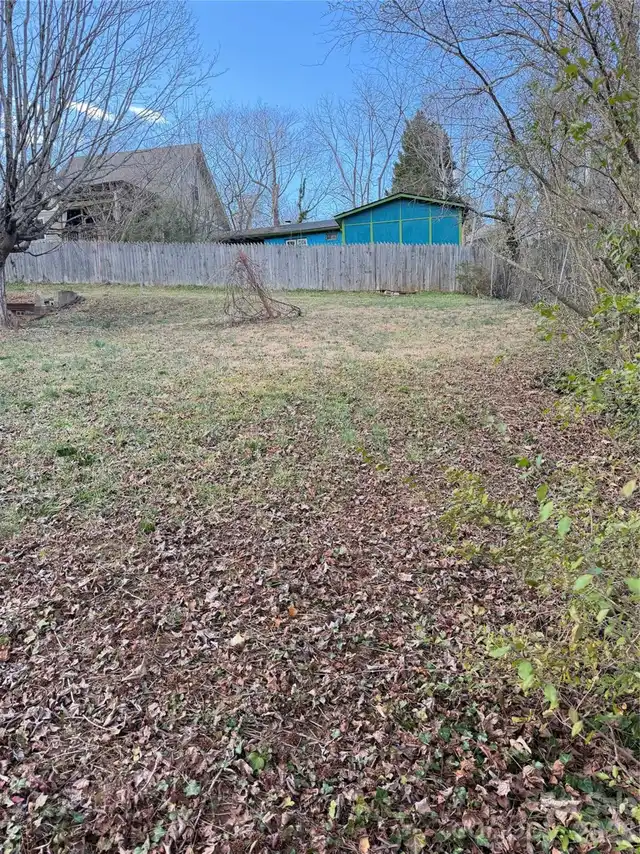 Listing Photo 11