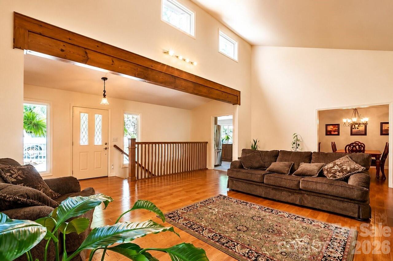 Listing Photo 11