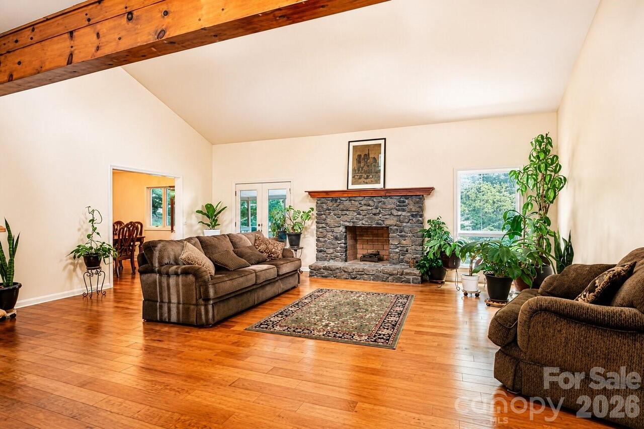 Listing Photo 10