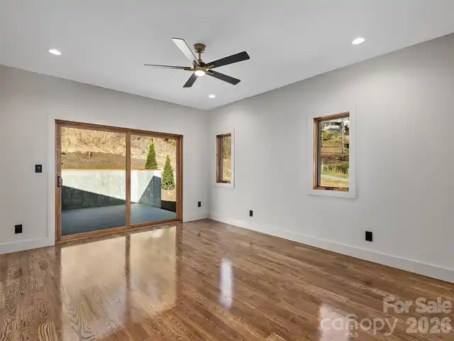 Listing Photo 15