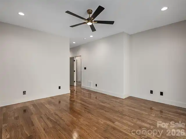 Listing Photo 16