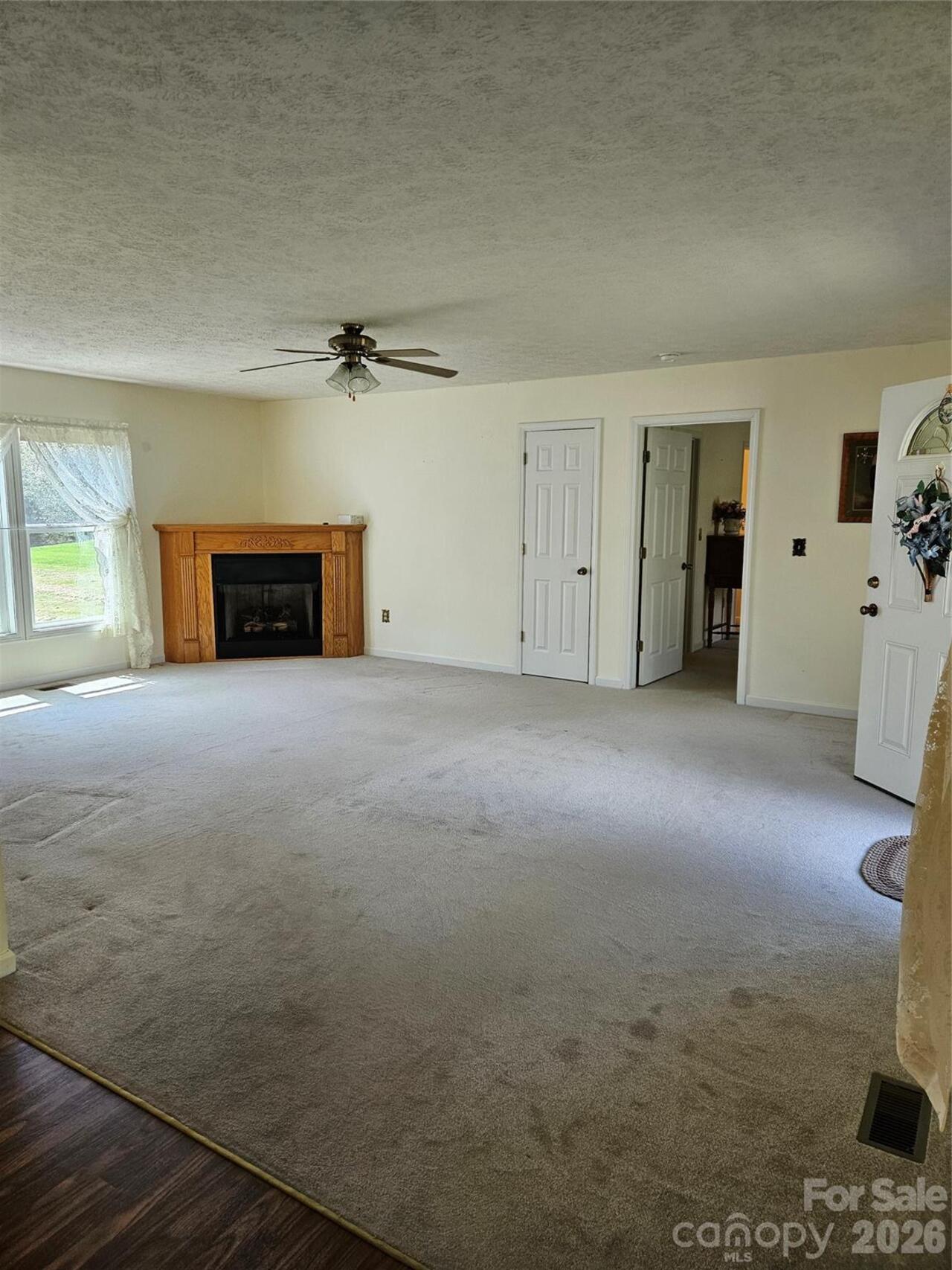Listing Photo 10