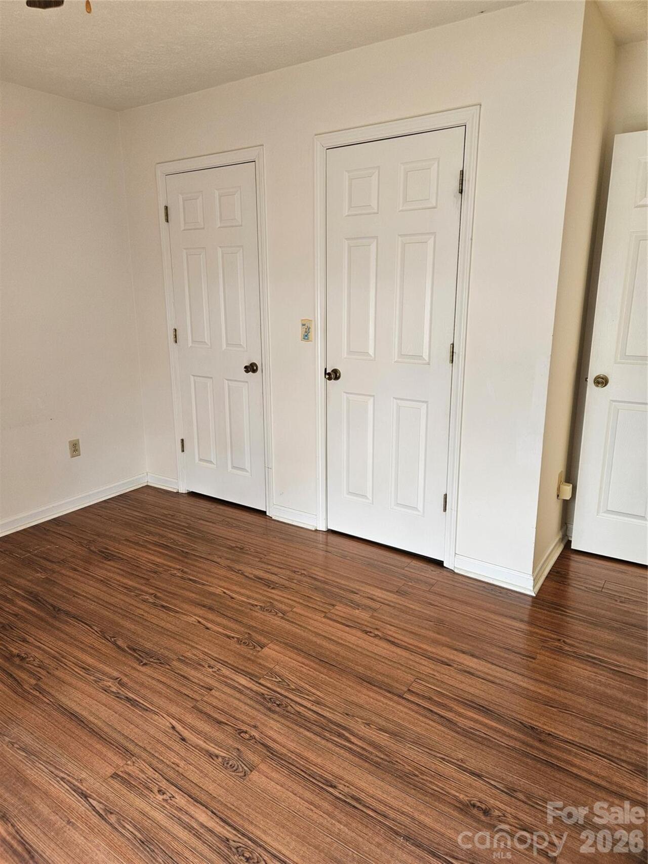 Listing Photo 12