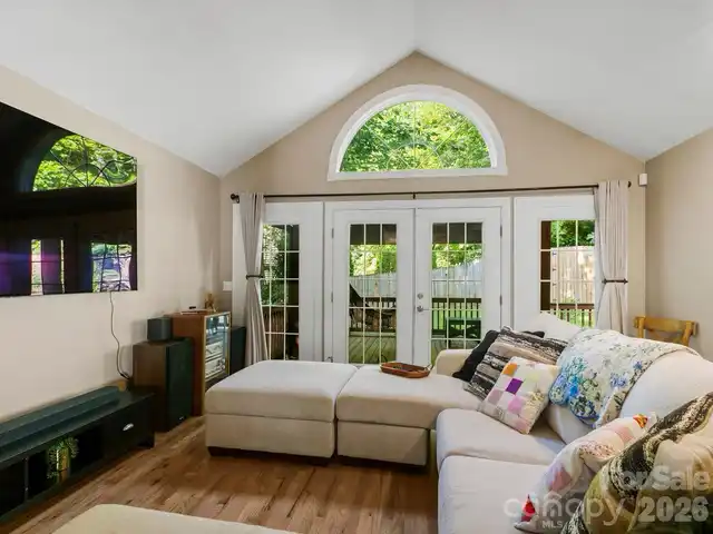 Listing Photo 6