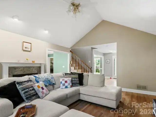 Listing Photo 8