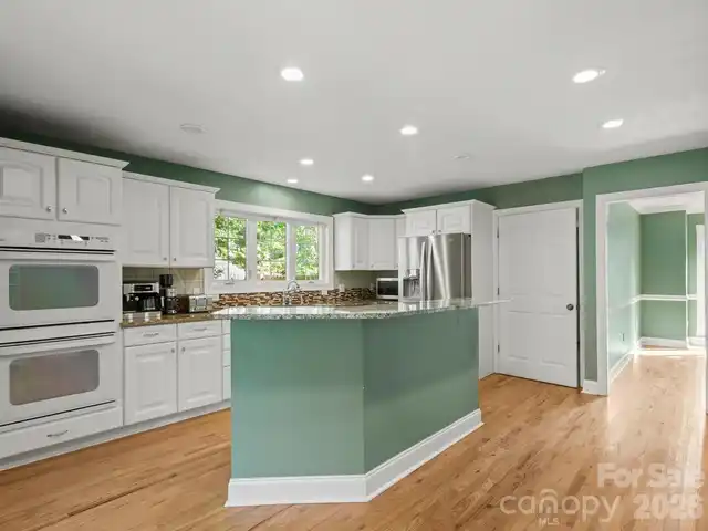 Listing Photo 10