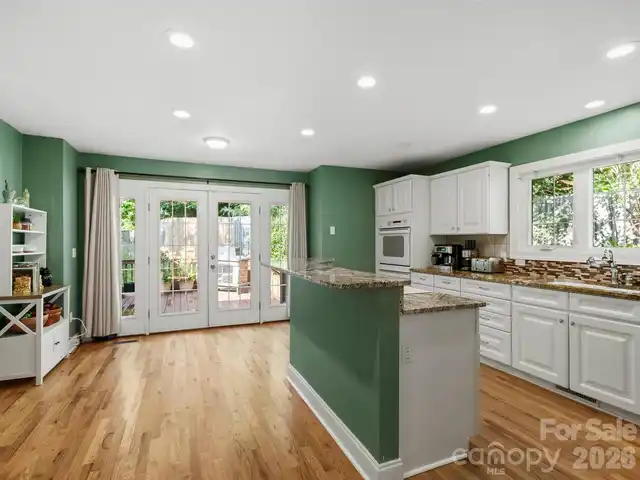 Listing Photo 11
