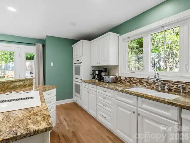 Listing Photo 12