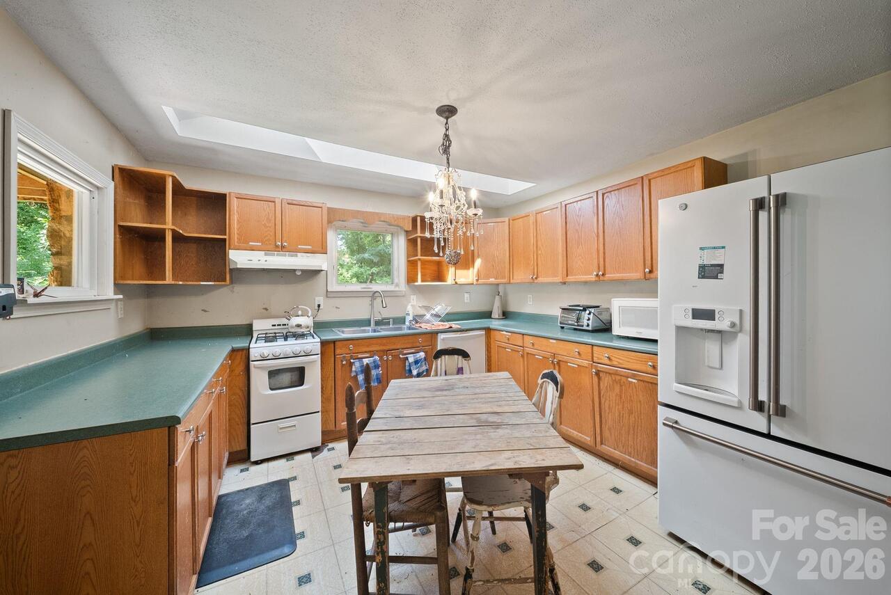 Listing Photo 9