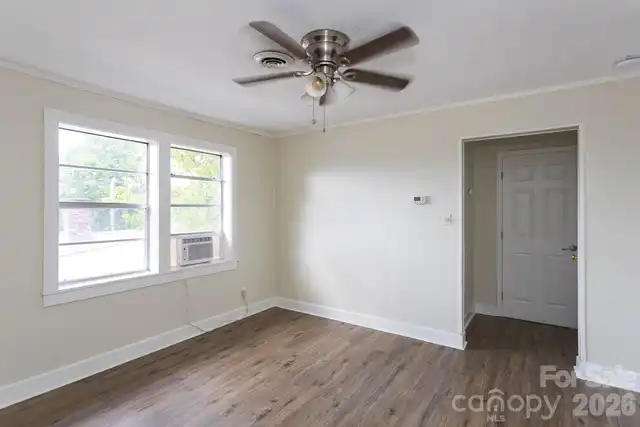 Listing Photo 8