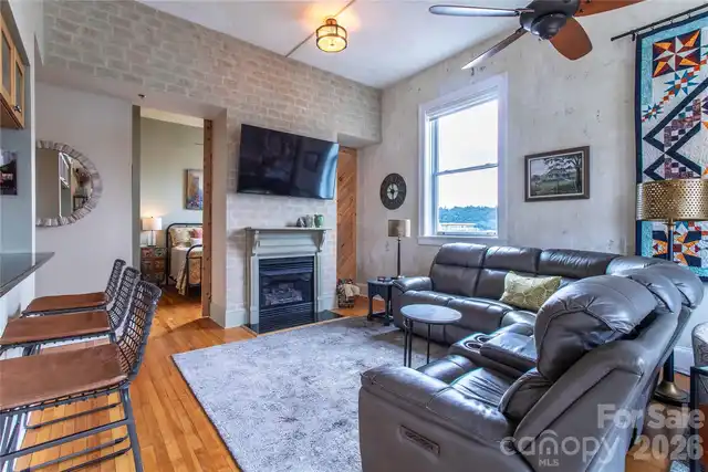 Listing Photo 9