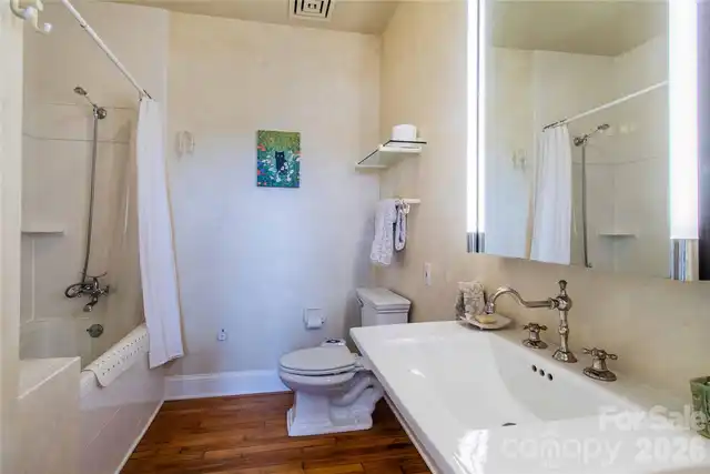 Listing Photo 17