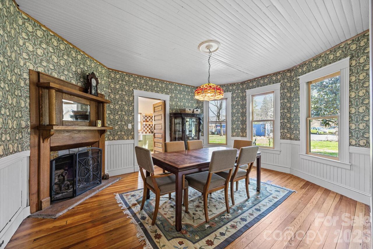 Listing Photo 12
