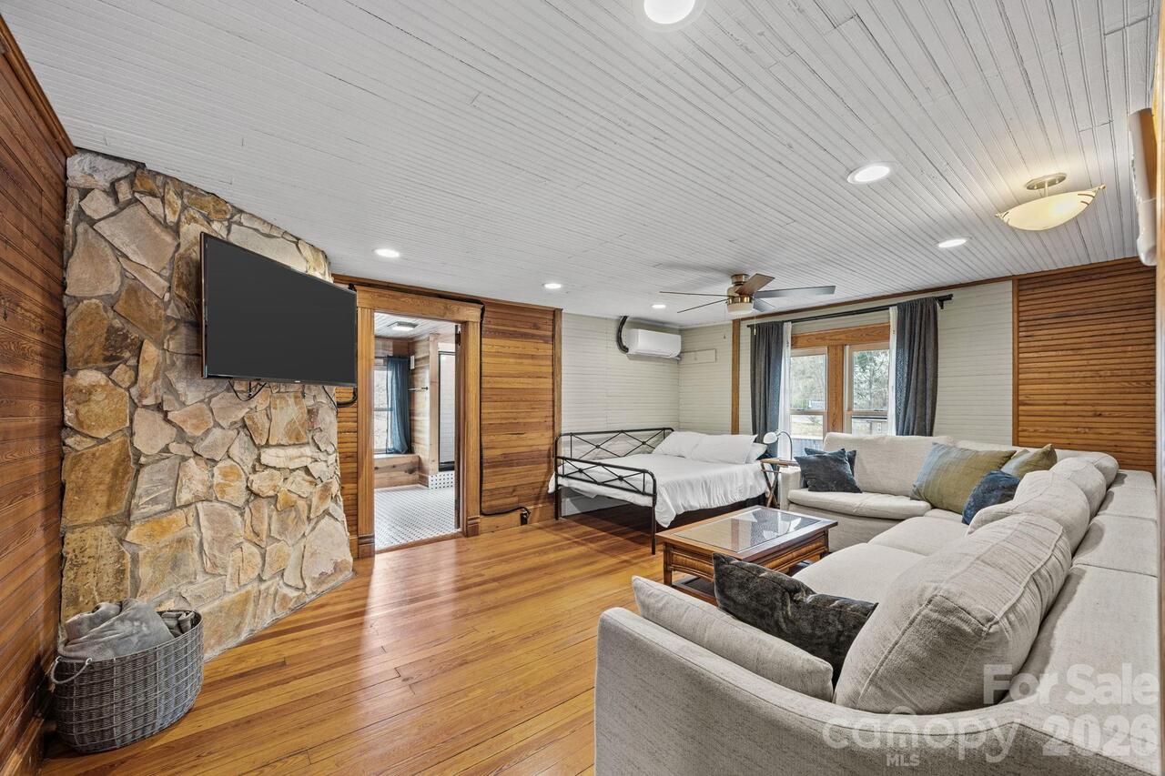 Listing Photo 19