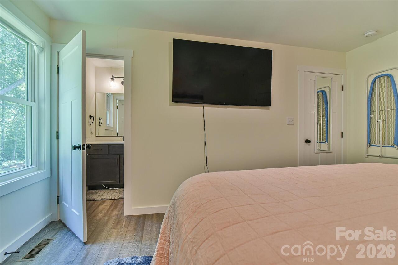 Listing Photo 11