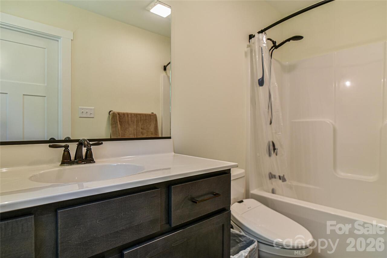 Listing Photo 12